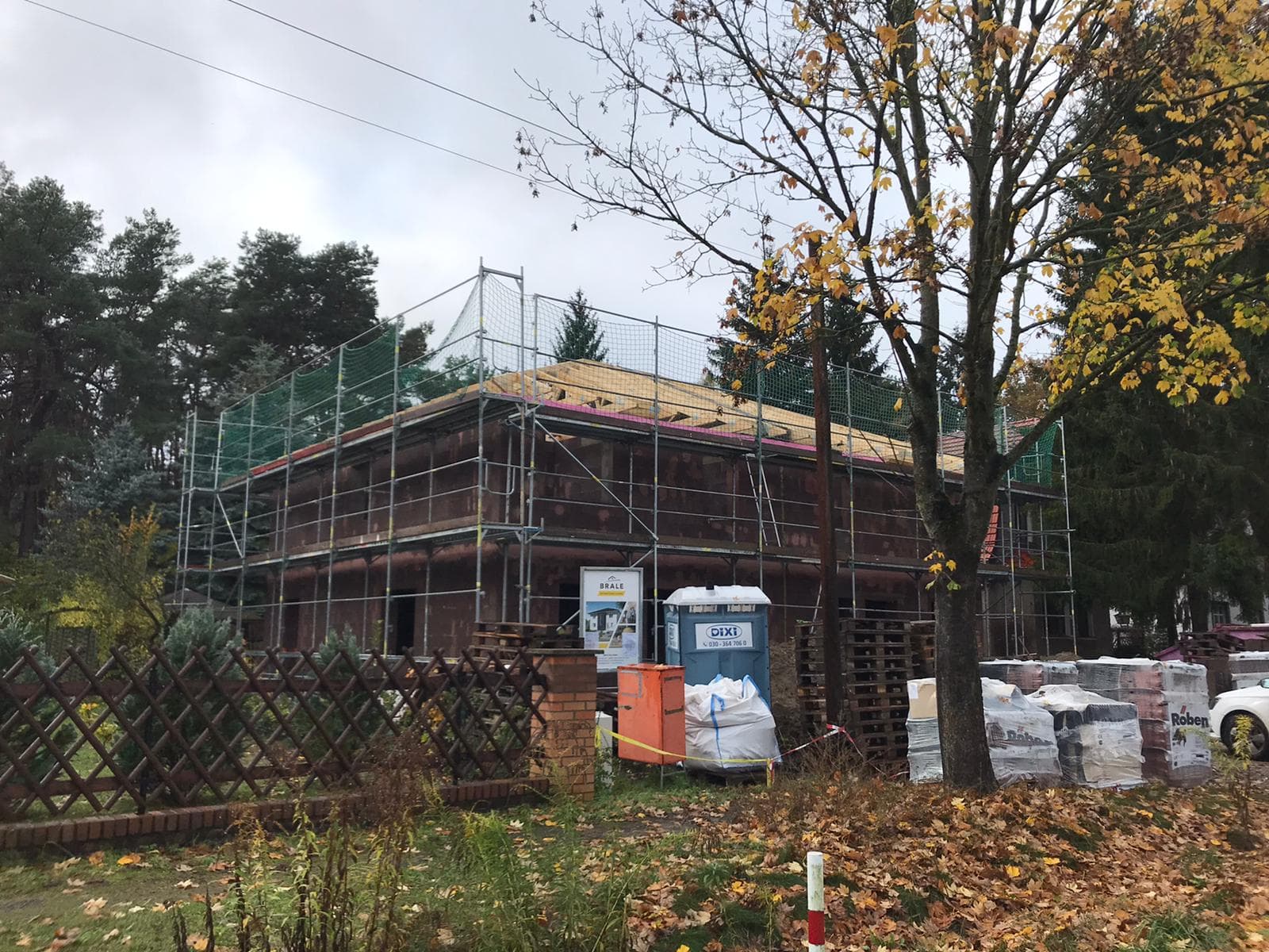 Rohbau Eigenheim Fredersdorf – Mauerwerk wächst in die Höhe